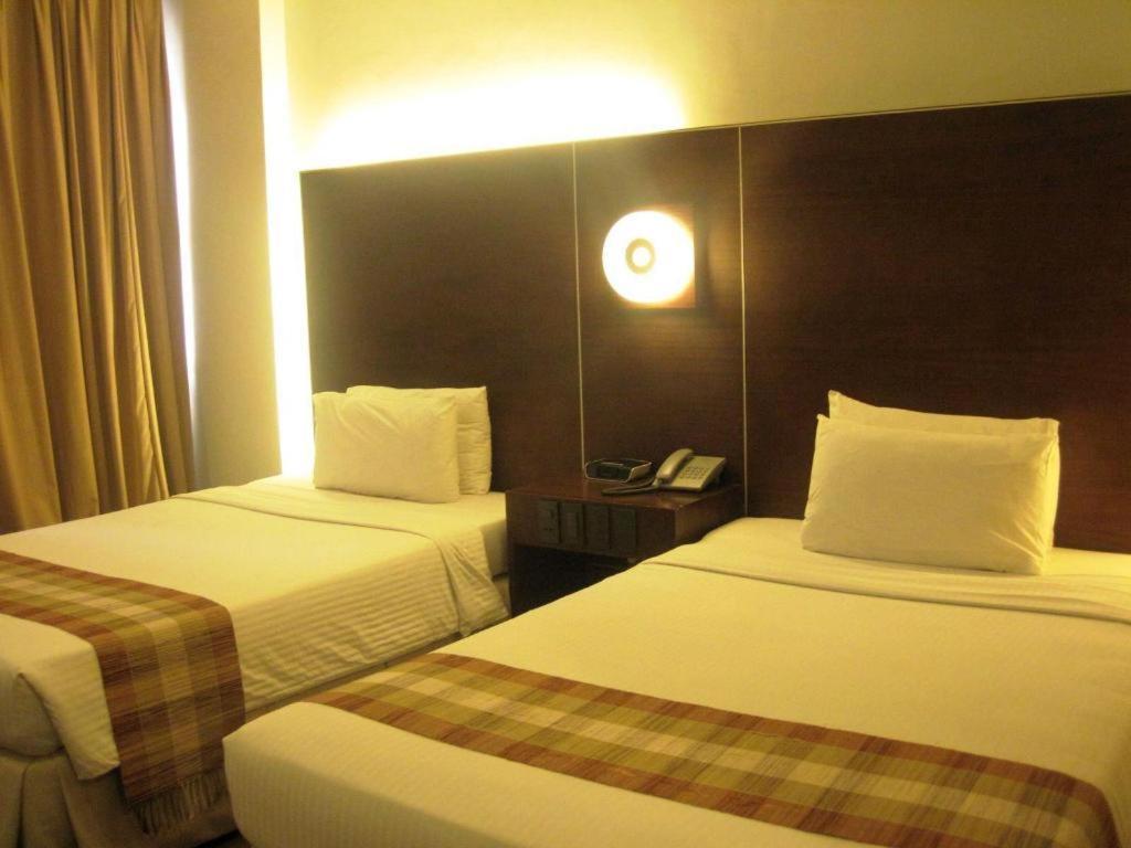 Casablanca Suites Legazpi Buitenkant foto