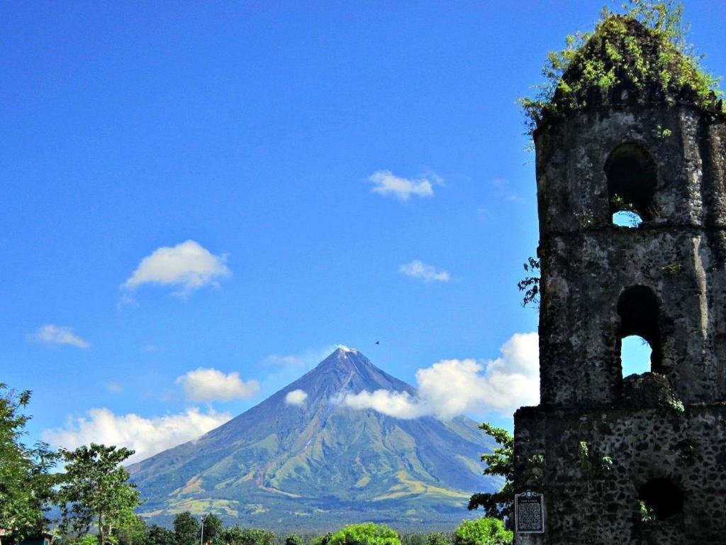 Casablanca Suites Legazpi Buitenkant foto