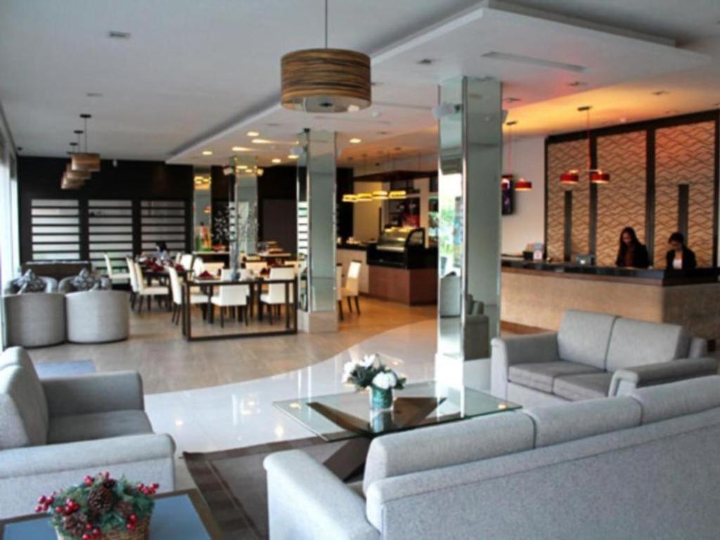 Casablanca Suites Legazpi Buitenkant foto