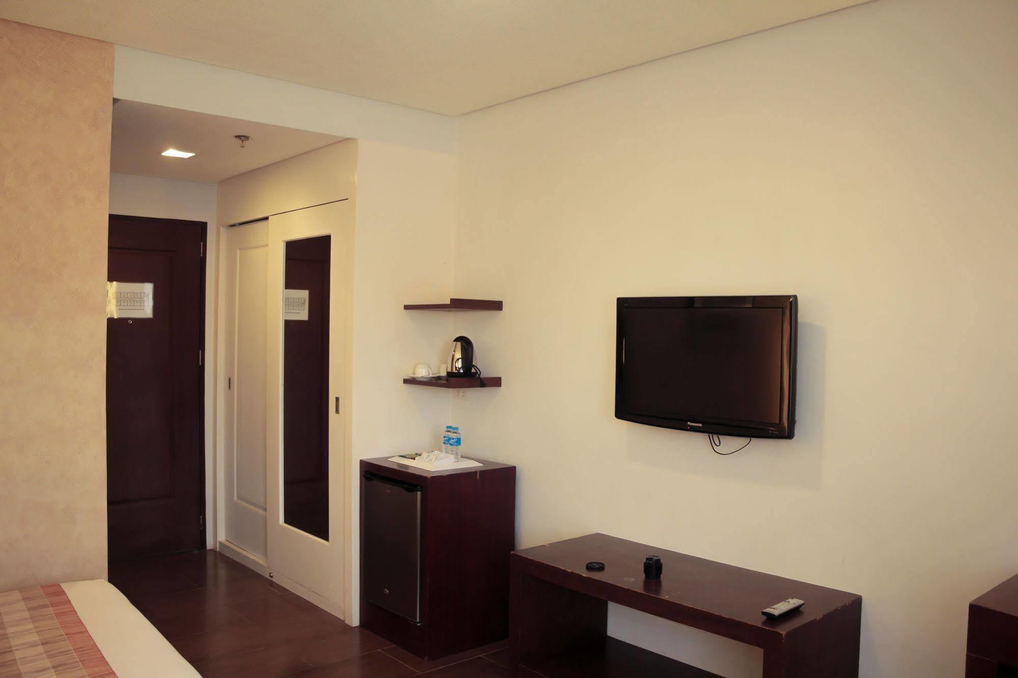 Casablanca Suites Legazpi Buitenkant foto