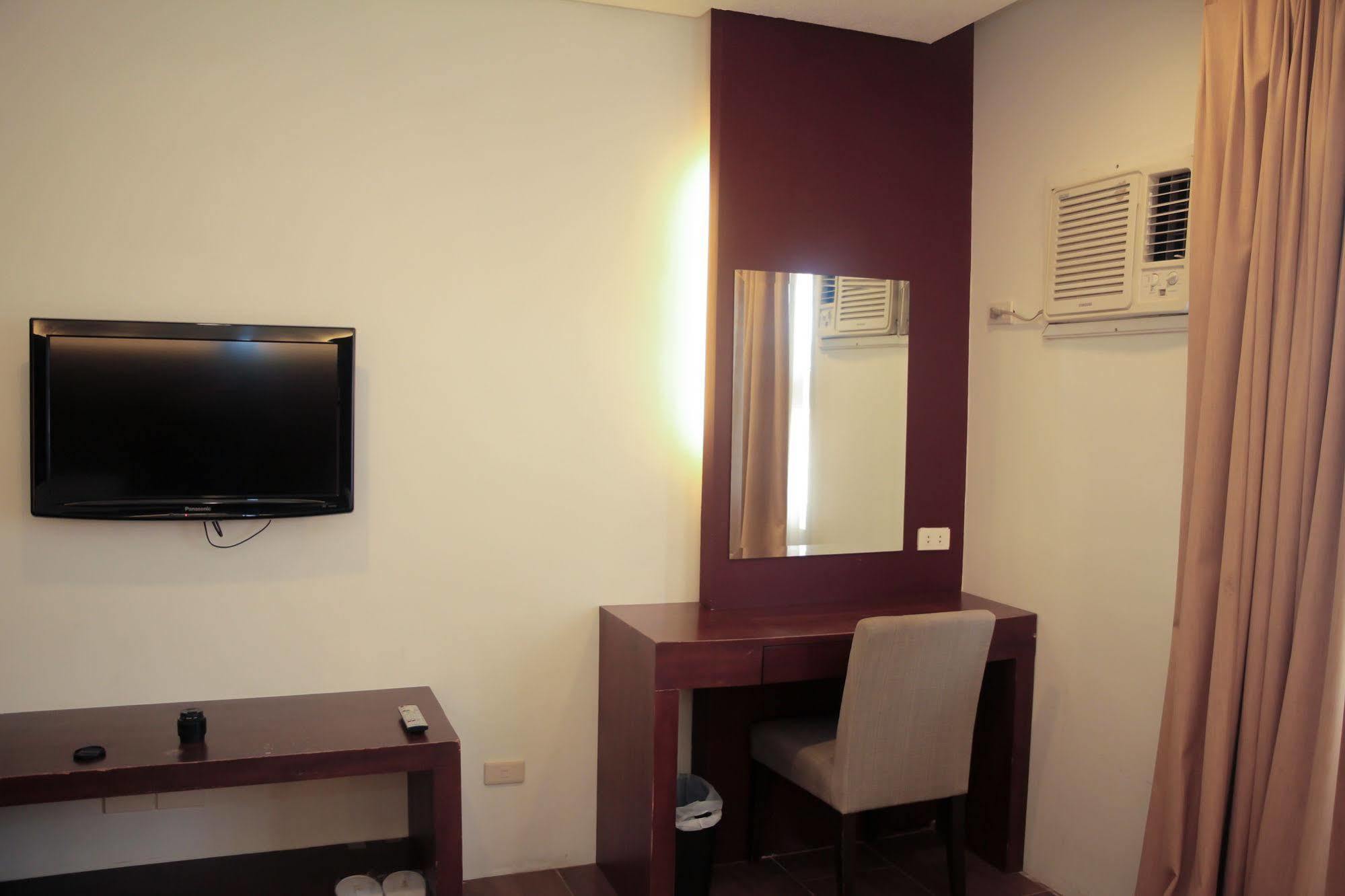 Casablanca Suites Legazpi Buitenkant foto