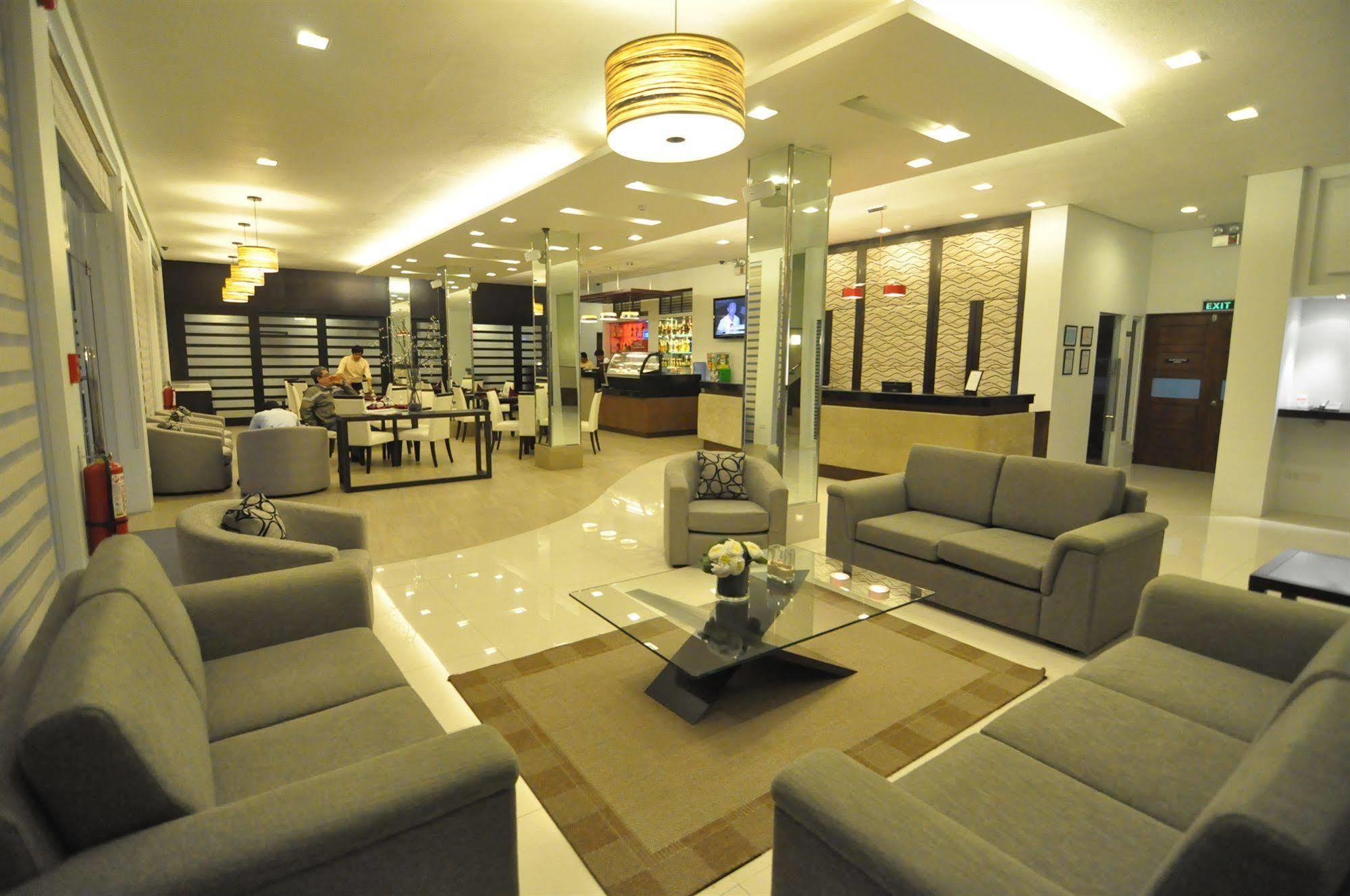 Casablanca Suites Legazpi Buitenkant foto